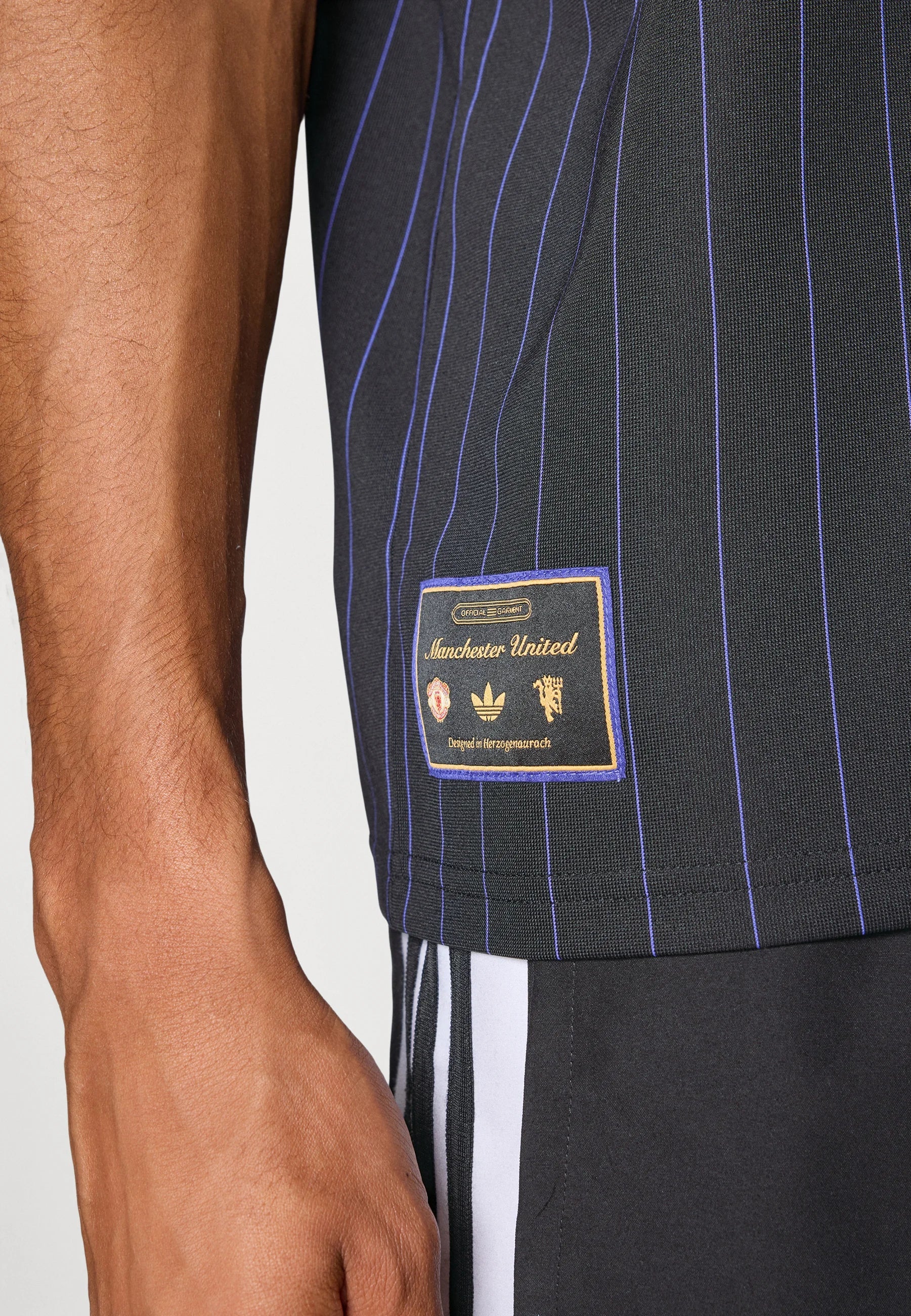 2025/26 Manchester United Terrace Icons Shirt - Black Edition