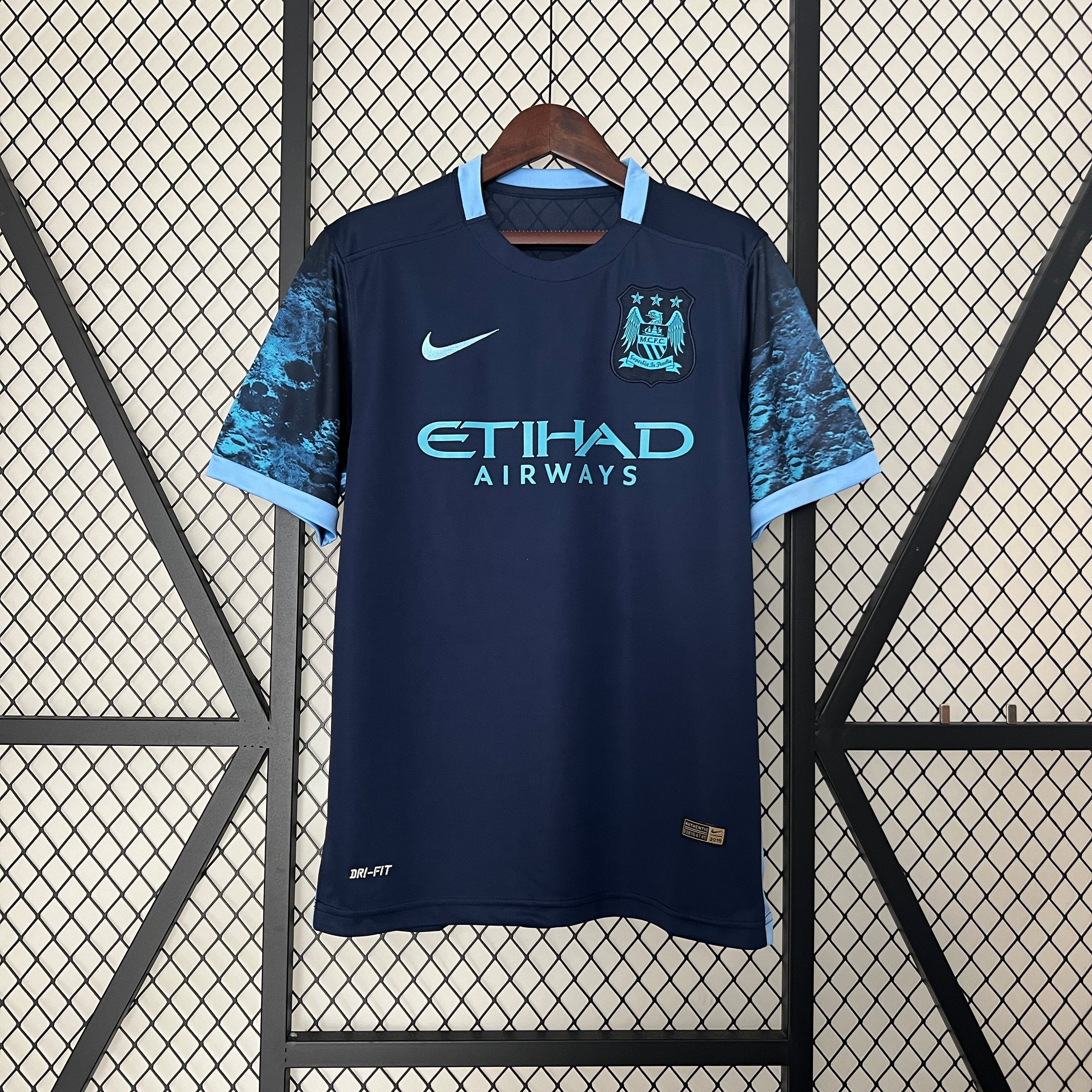 2015-2016 Manchester City Away Shirt