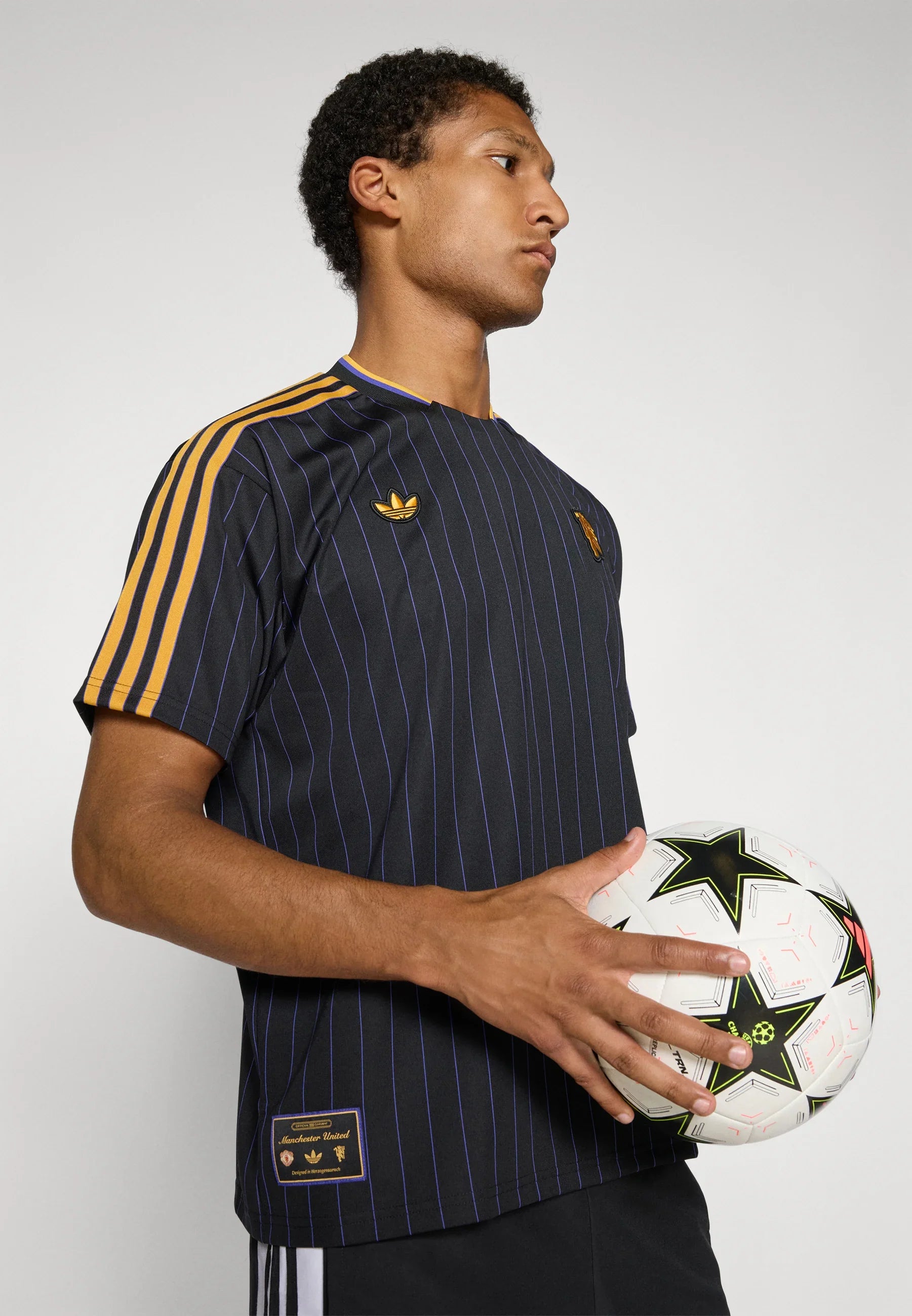 2025/26 Manchester United Terrace Icons Shirt - Black Edition