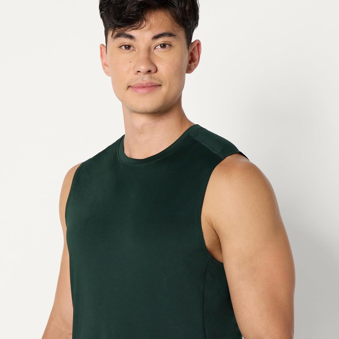 Amazon Essentials Men's Active Quick Dry Tech Stretch Lightweight Sleeveless Muscle Shirt