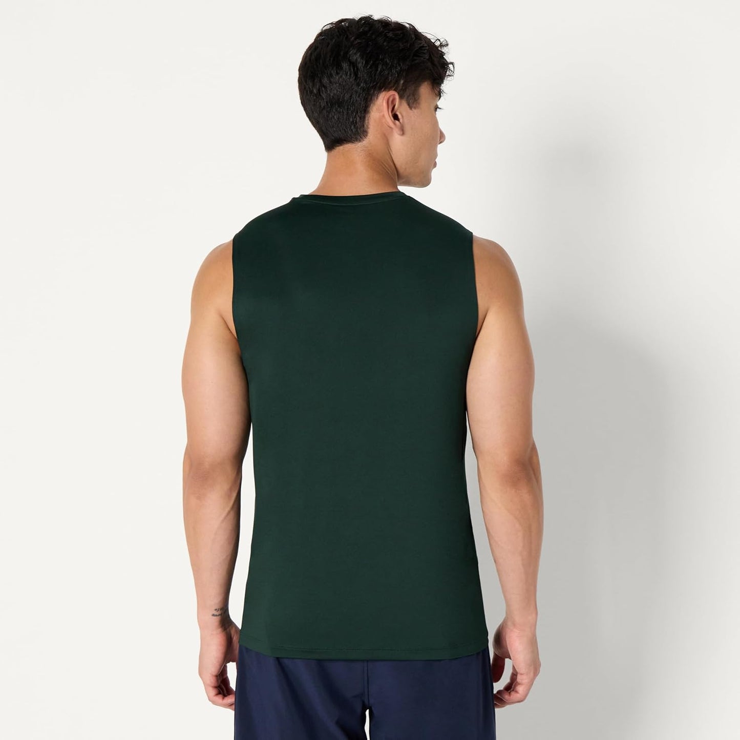 Amazon Essentials Men's Active Quick Dry Tech Stretch Lightweight Sleeveless Muscle Shirt