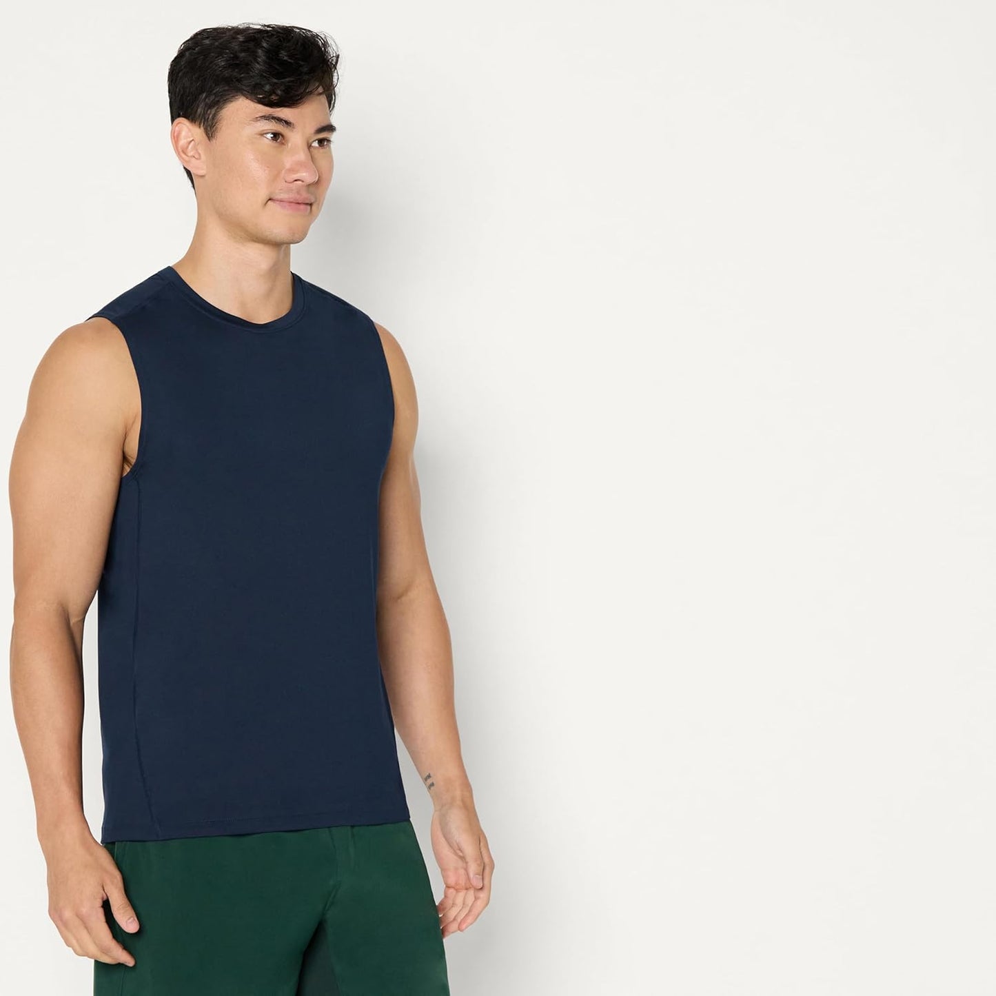 Amazon Essentials Men's Active Quick Dry Tech Stretch Lightweight Sleeveless Muscle Shirt