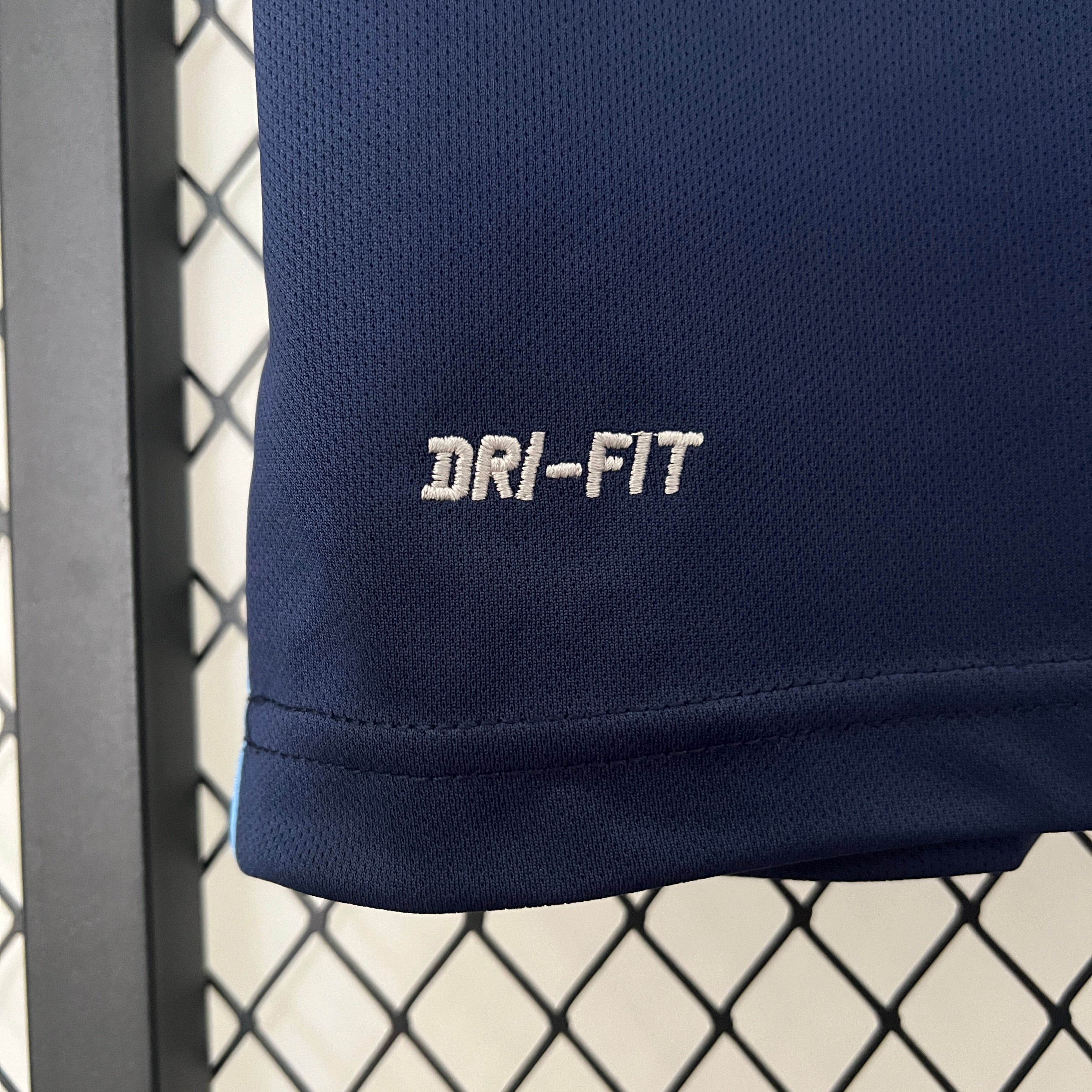 2015-2016 Manchester City Away Shirt